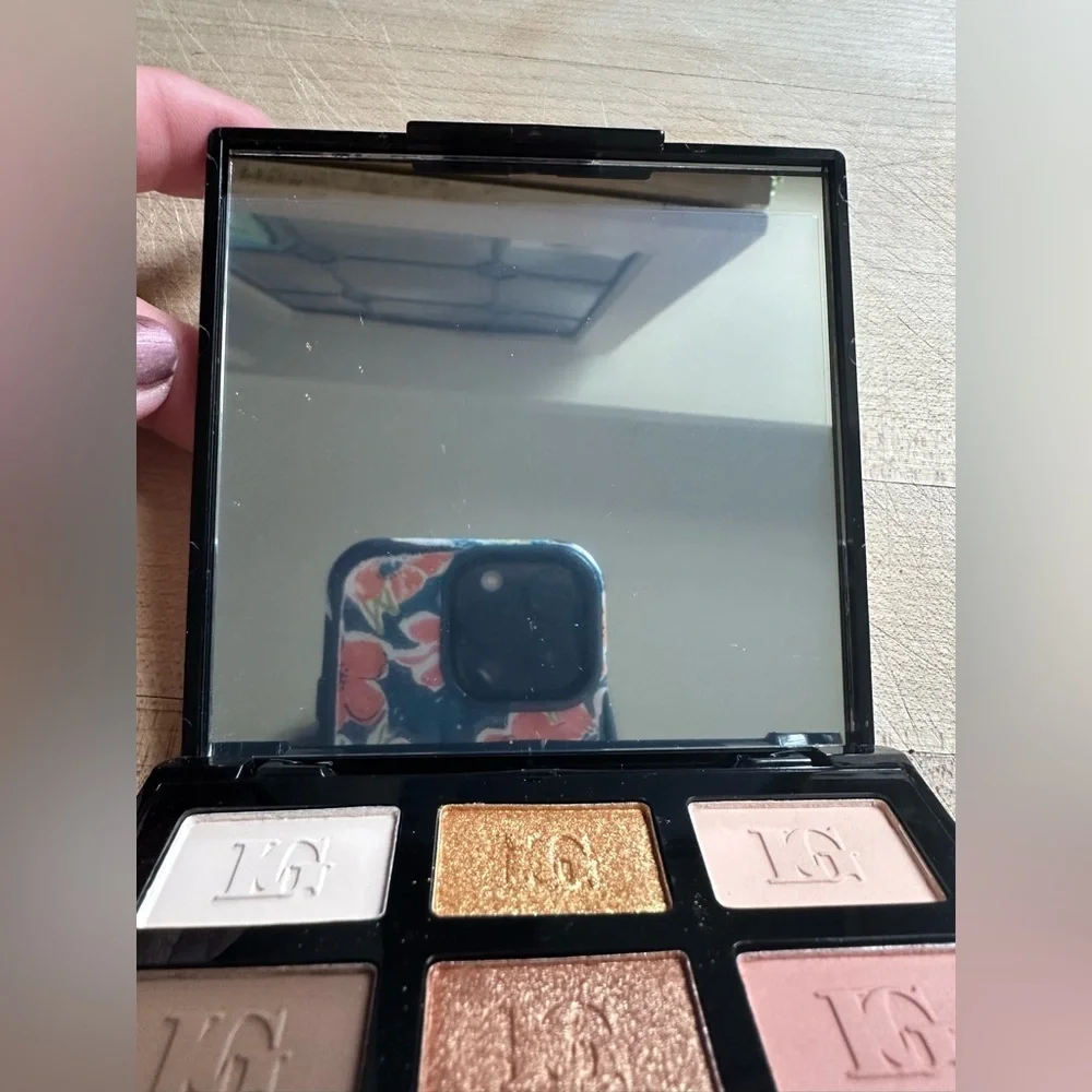 LAURA GELLER Compact Nude Attitude Shift Into Neutral 12 Multi-Finish EYESHADOWS